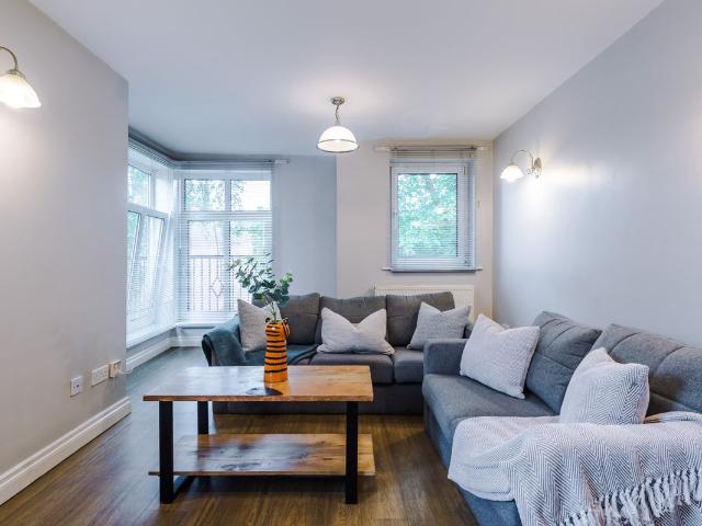 Flat 5, Newton House, Manchester M14, 5 bed property to rent, £672 pppm | PrimeLocation