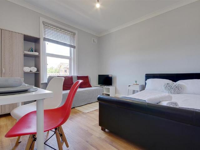 Flat 5, Primerose, Bournemouth, BH3 1 bed flat to rent £975 pcm £225 pw
