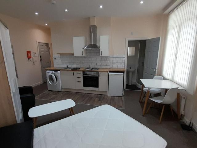 Flat 5, Westgate, Wakefield WF2, Studio to rent, £600 pcm | PrimeLocation