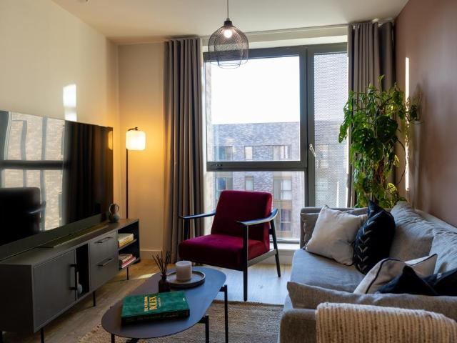 Flat 1007, 166 Rockingham Street 3 bed flat to rent £2,100 pcm £485 pw