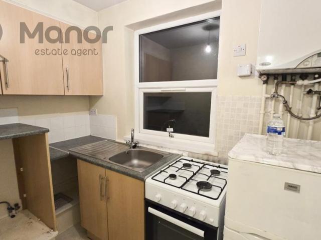 Flat 6, 47 Forest Road, Moseley. 1 bed flat to rent £795 pcm £183 pw