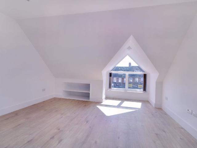 Flat 6, High Road, Harrow Weald HA3, 1 bed flat to rent, £1,450 pcm | PrimeLocation