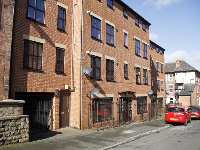 Flat 6 The Yard, Sophie Road. 2 bed flat to rent £775 pcm £179 pw