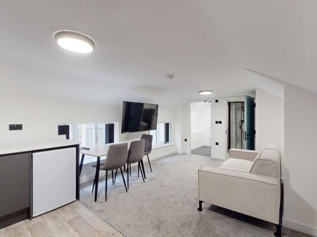 Flat 7 11 13 Low Pavement. 3 bed terraced house to rent £1,950 pcm £450 pw