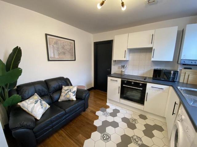 Flat 7, 98 100 Portland Street. 1 bed flat to rent £910 pcm £210 pw