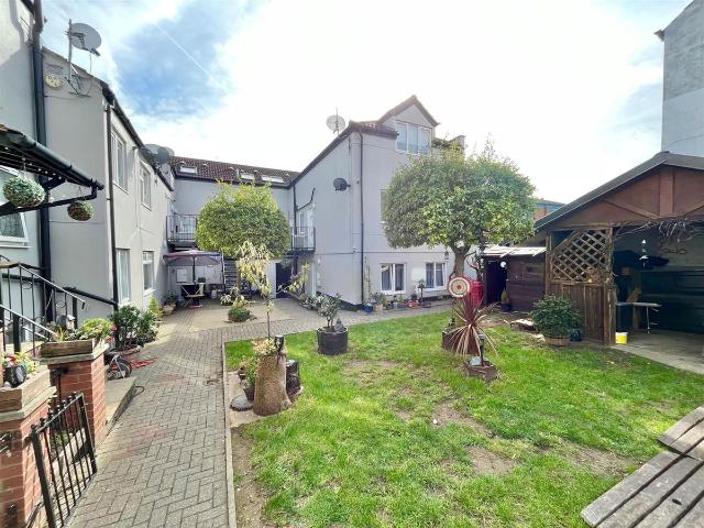 Flat 7, Lathwell Court Reginald Street, Luton LU2, 1 bed flat to rent, £1,050 pcm | PrimeLocation