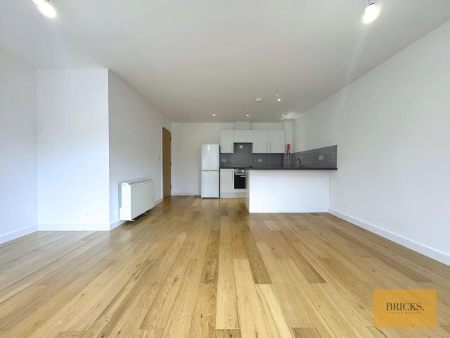 Flat 7, Rothesay Road, Luton LU1, 1 bed flat to rent, £1,150 pcm | PrimeLocation