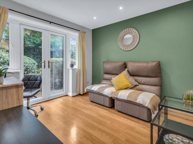 Flat 7, V2 Victoria Terrace Leeds, LS3 1BX