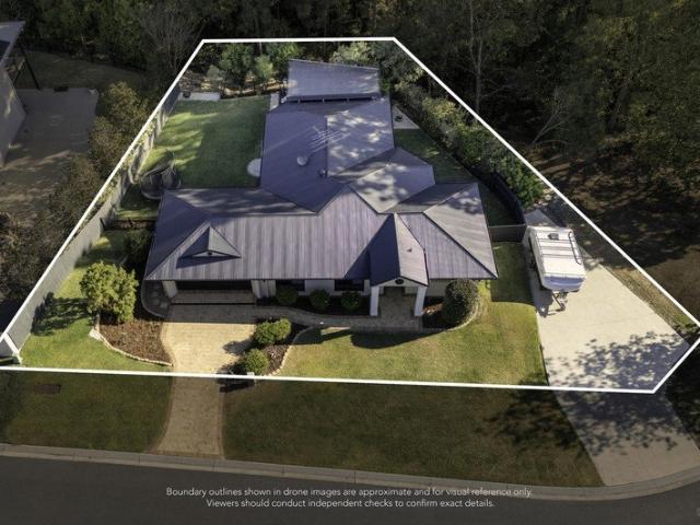 Flat 846m² yard, huge rear deck and the bush at your back fence