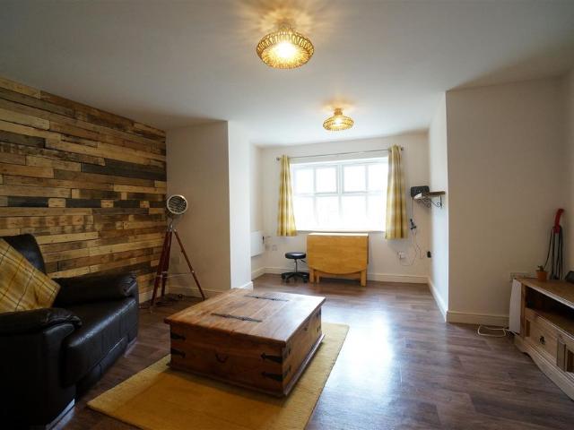 Flat 8, 15 High Street