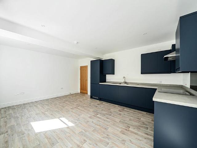Flat 8 Discovery House, 154 Southgate. 2 bed flat to rent £1,250 pcm £288 pw