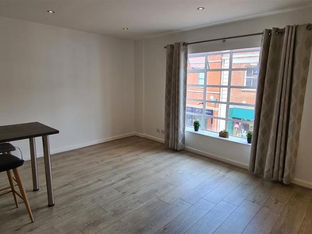 Flat 8, Lantern Court, High Street, Ely CB7, 1 bed flat to rent, £1,100 pcm | PrimeLocation