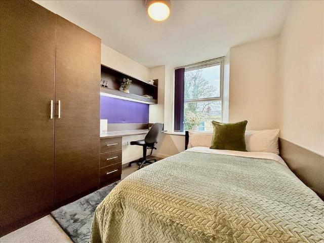 Flat 8, The Square 5 bed house share to rent £2,708 pcm £625 pw