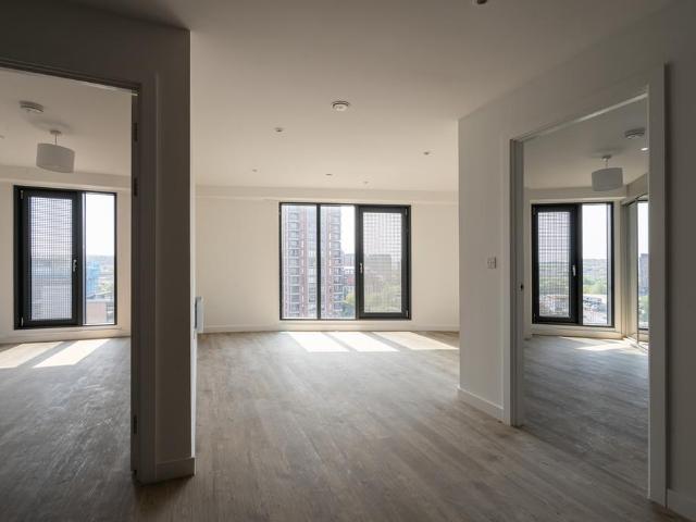 Flat 901, Triangle Yard, Skinner. 3 bed apartment to rent £1,957 pcm £452 pw