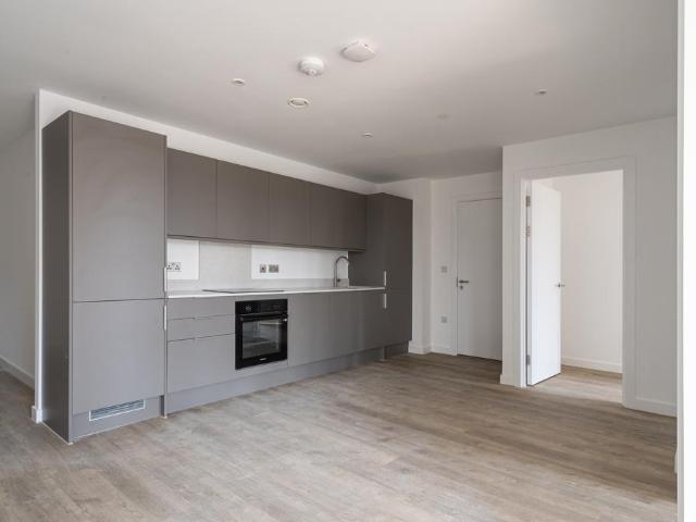 Flat 901, Triangle Yard, Skinner. 3 bed apartment to rent £1,957 pcm £452 pw