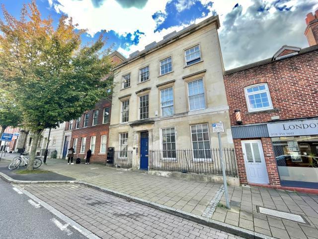 Flat 9 62 66 London, RG1 2 bed flat to rent £1,550 pcm £358 pw