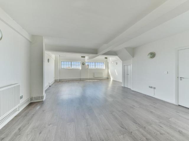 Flat 9 Ability View, 220 Kingsland. 3 bed apartment to rent £3,600 pcm £831 pw