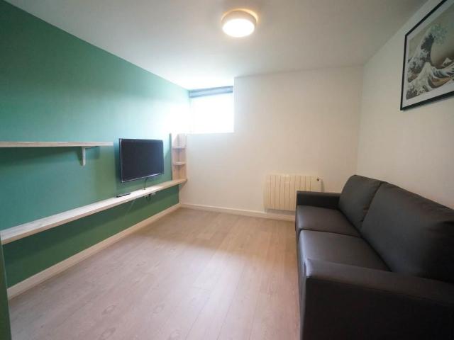 Flat 9B, Ebenezer Chapel York Place