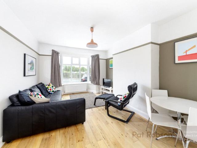 Flat/Apartment Property to let Moorfield, Newcastle Upon Tyne £995pcm Pat Robson
