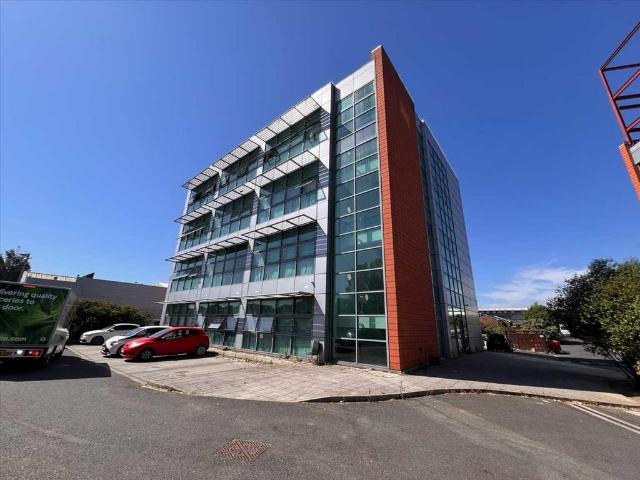 Flats 22 Phoenix House 2, Farnham. 1 bed apartment to rent £1,350 pcm £312 pw