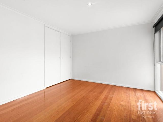 Flattering 2 Bedroom Unit!