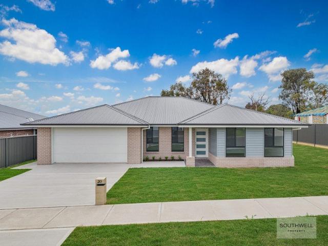 Flawless Appeal in Beautiful Brand New Home