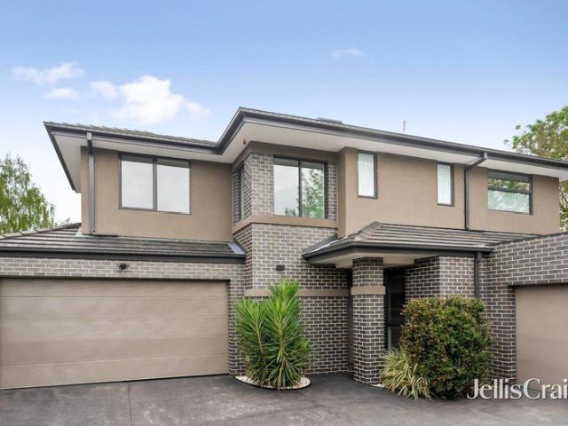 Flawless contemporary lifestyle in a coveted family location