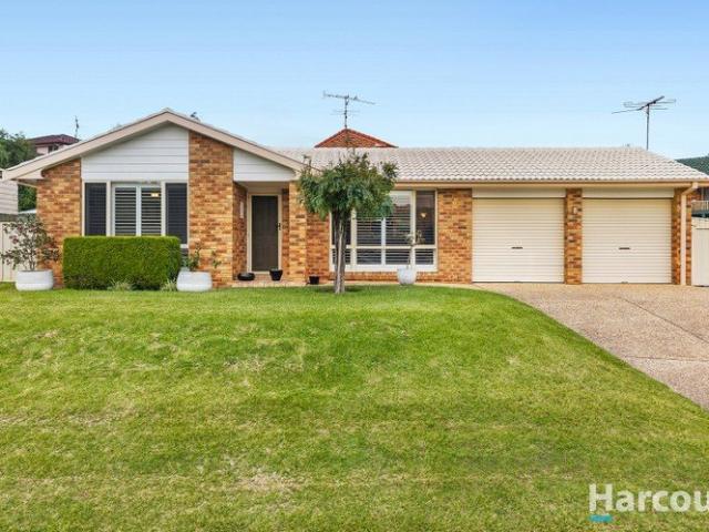 Flawless cul de sac living with pool between beach and lake