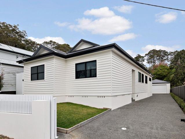 FLAWLESS DESIGN, DUCTED COMFORT & ENTERTAINER'S DECK IN A PREMIUM FAMILY LOCATION