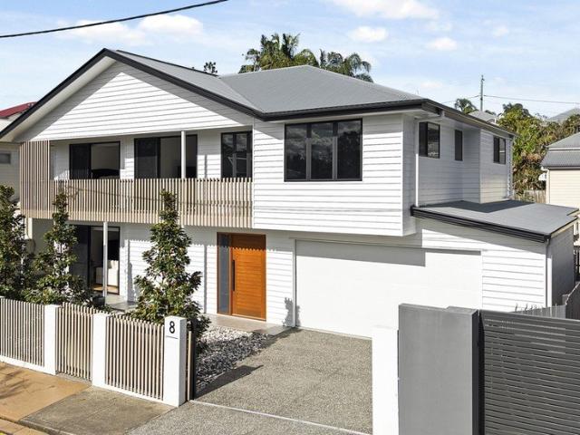 Flawless Inner City Architecture with Dual Retreat Living
