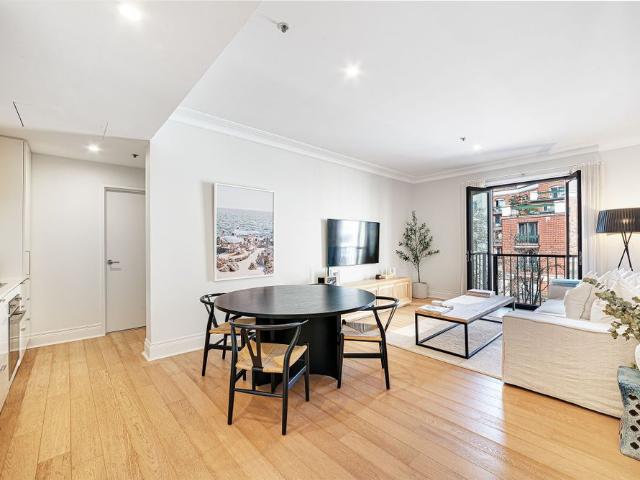 Flawless One Bedroom Apartment The Manor Offered Unfurnished
