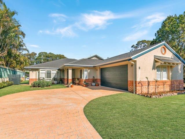 Flawless single level family living offers space & convenience