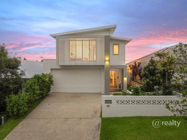 FLAWLESS & SPACIOUS 240m2 JEWEL EXUDING WOW FACTOR SET ONLY 50m TO GORGEOUS WARNER LAKES!