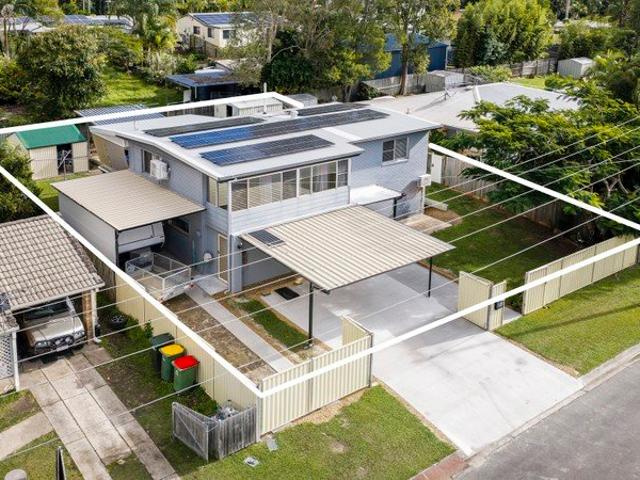 Flawlessly Maintained By Owner Occupiers: The Ultimate Family Retreat with Dual Living Potential