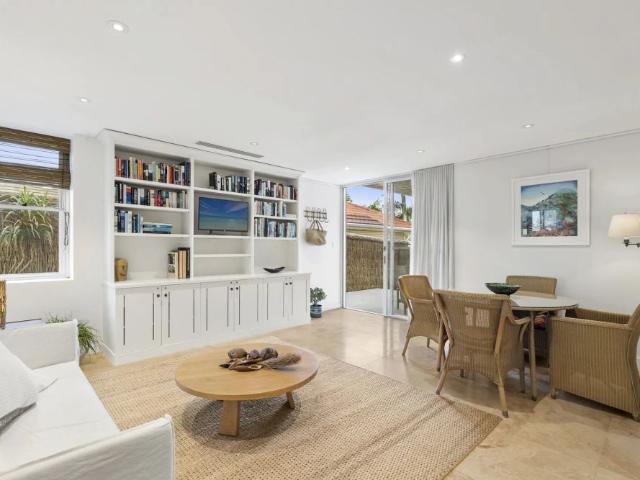 Flawlessly Furnished Lower Duplex In An Oceanfront Setting
