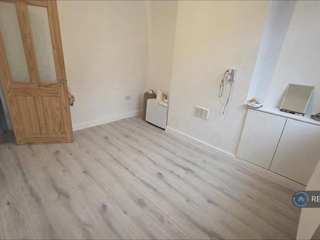 Flax Road, Leicester, LE4 2 bed terraced house to rent £1,200 pcm £277 pw
