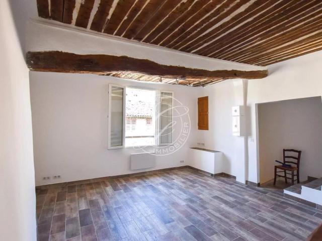 Flayosc Maison de village 3 appartements et un local comme. 116m² Flayosc