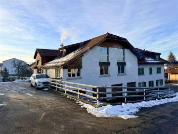 Fläche von 120 m², Wohnung ist sofort gewerblich frei