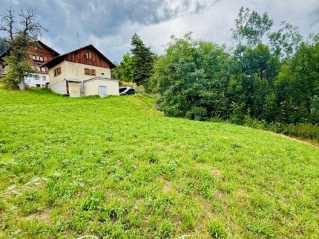 FLACHES GRUNDSTÜCK VON 786 M², VEX