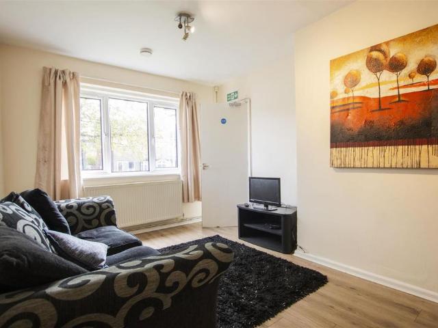Fladbury Place, Metchley, B29 6PL, United Kingdom | 3 bed house for rent #134704443 | Rentberry