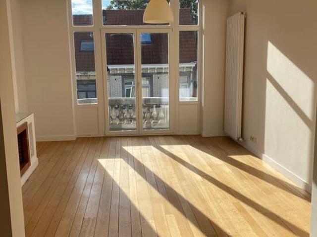 Flagey 2 bedr. appt 3rd floor of a renovated 1910 build