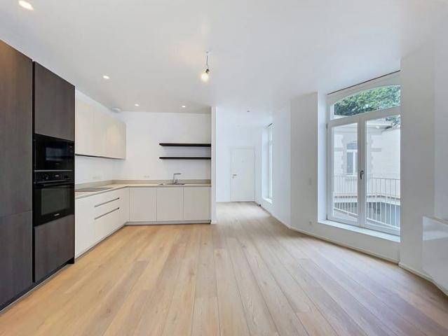 FLAGEY – 2 bedroom flat ±100m², with terrace