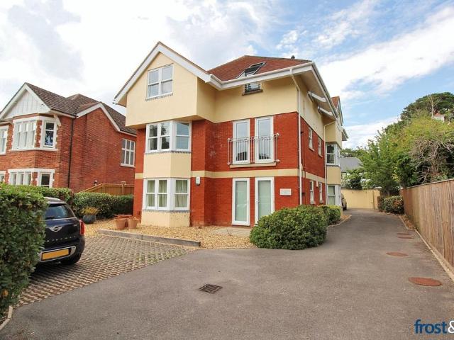 Flaghead Road, Canford Cliffs 3 bed apartment to rent £1,700 pcm £392 pw
