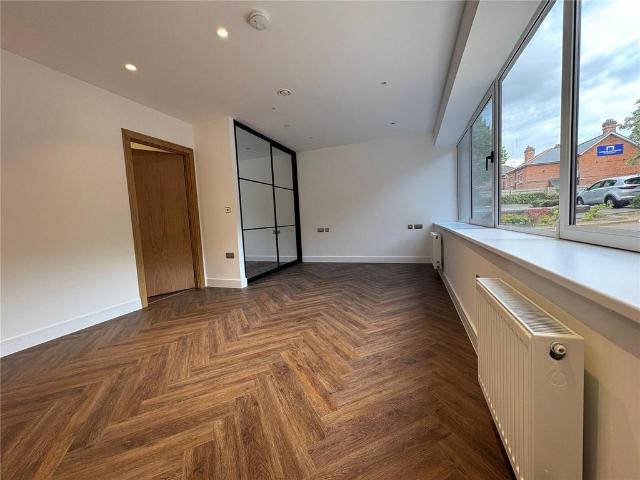 Flagship House, Reading Road North. Studio to rent £1,200 pcm £277 pw