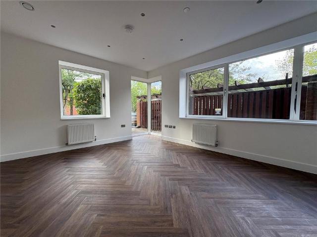 Flagship House, Reading Road North. Studio to rent £1,150 pcm £265 pw