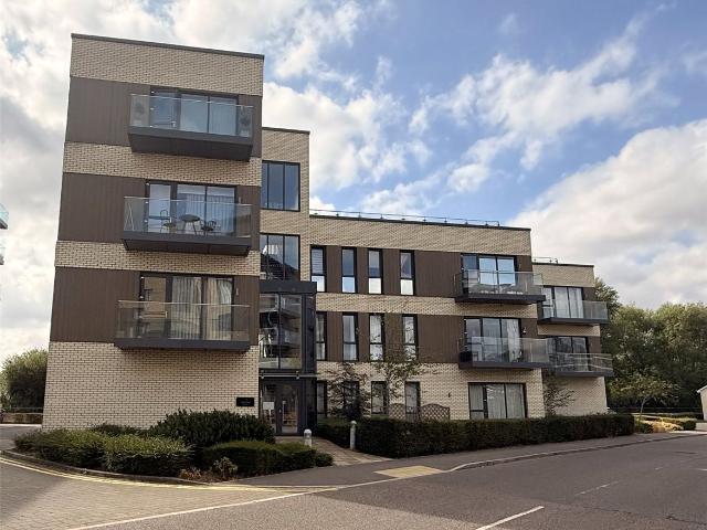 Flagstaff Road, Reading, Berkshire RG2, 2 bed flat to rent, £1,950 pcm | PrimeLocation