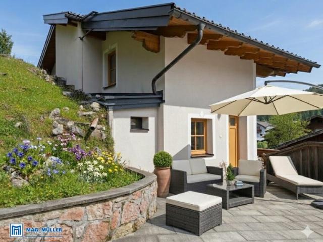 Flair & Idylle: Wohnhaus auf historischem Gewölbe in Hanglage mit eigenem Waldanteil