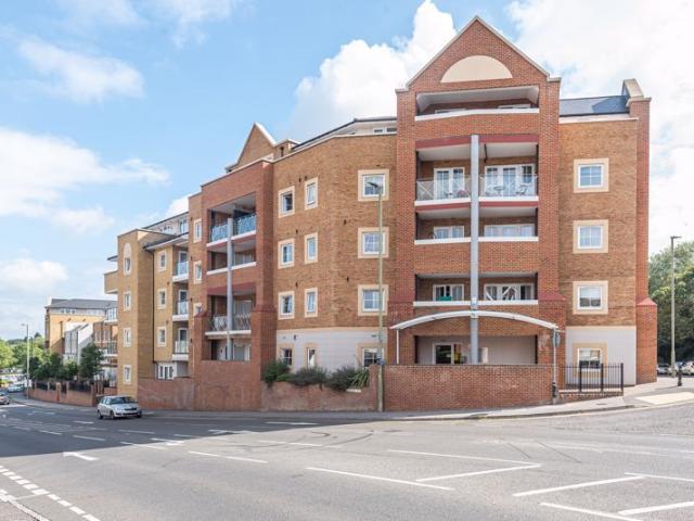 Flambard Way, Godalming GU7, 2 bed flat to rent, £1,750 pcm | PrimeLocation