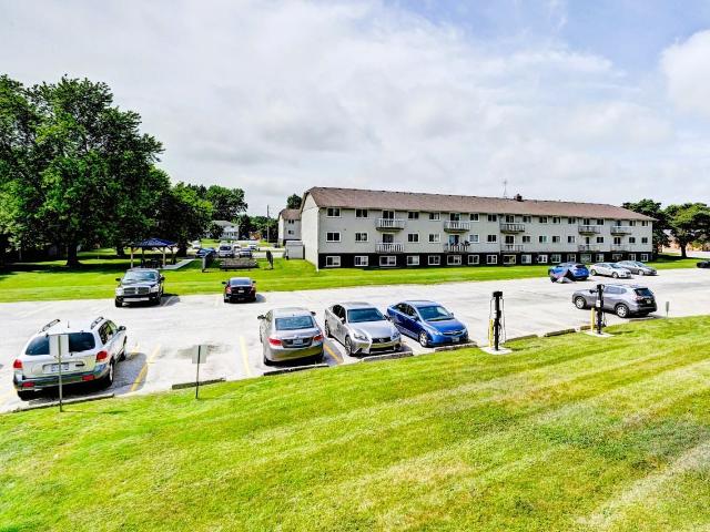Flamingo Apartments 1 Bedroom Apartment for Rent at 35 & 35 Flamingo Dr & 110 Oriole Pkwy W, Elmira, ON N3B 1V3