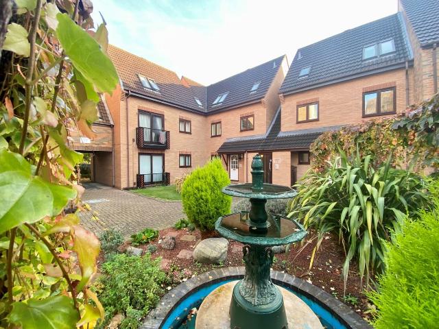 Flamingo Court, Nottingham NG7, 2 bed flat to rent, £925 pcm | PrimeLocation